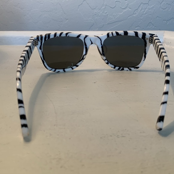 Saint Laurent zebra sunglasses - Picture 4 of 12